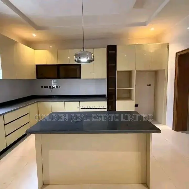 5bdrm Duplex in Jahi for sale