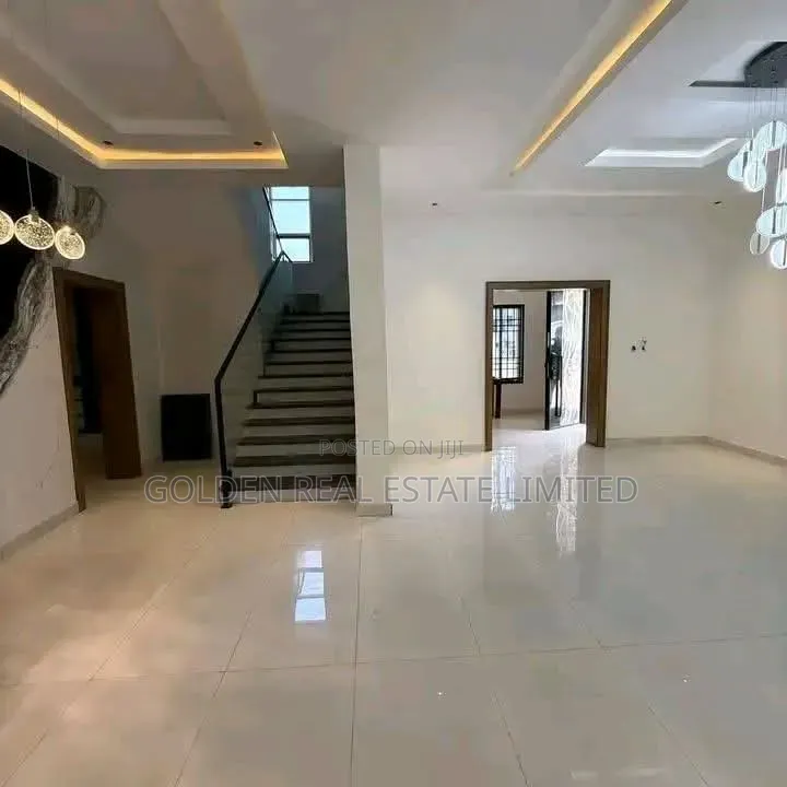 5bdrm Duplex in Jahi for sale