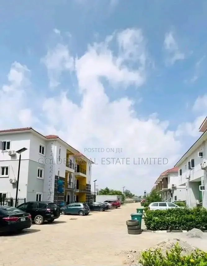 2bdrm Block of Flats in Idu Industrial for sale
