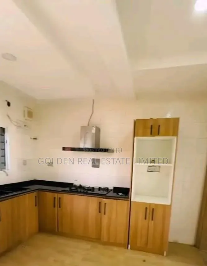 2bdrm Block of Flats in Idu Industrial for sale