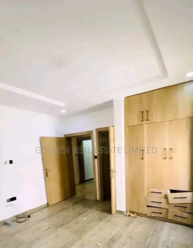 2bdrm Block of Flats in Idu Industrial for sale