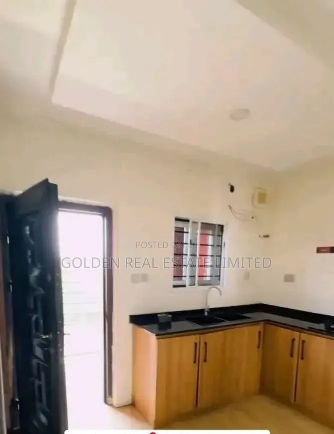 2bdrm Block of Flats in Idu Industrial for sale