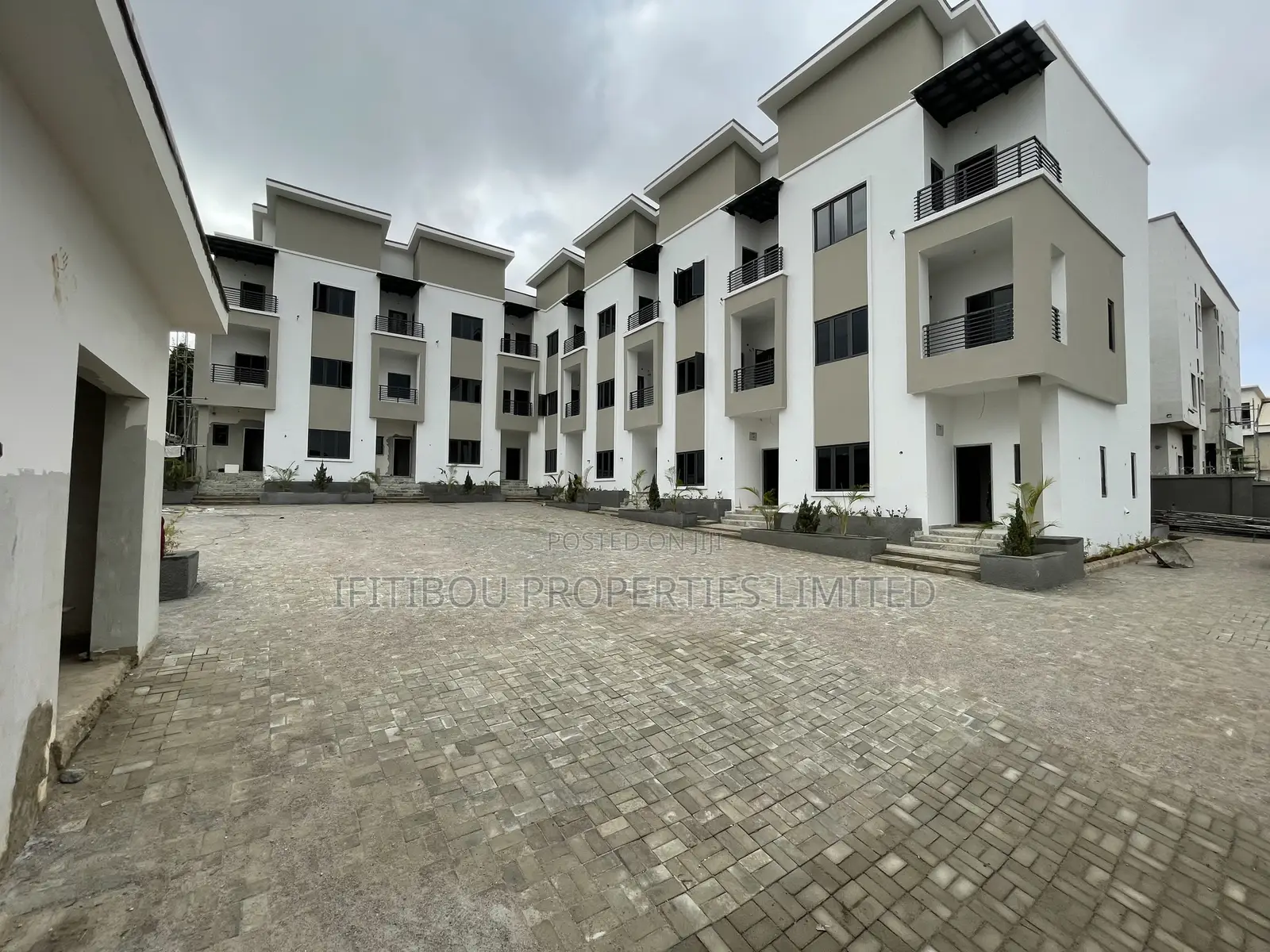4bdrm Townhouse/Terrace in Din Estate, Guzape District for sale