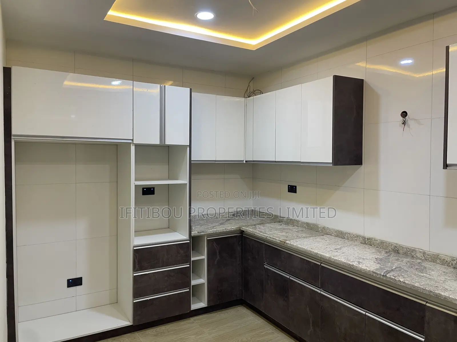 4bdrm Townhouse/Terrace in Din Estate, Guzape District for sale