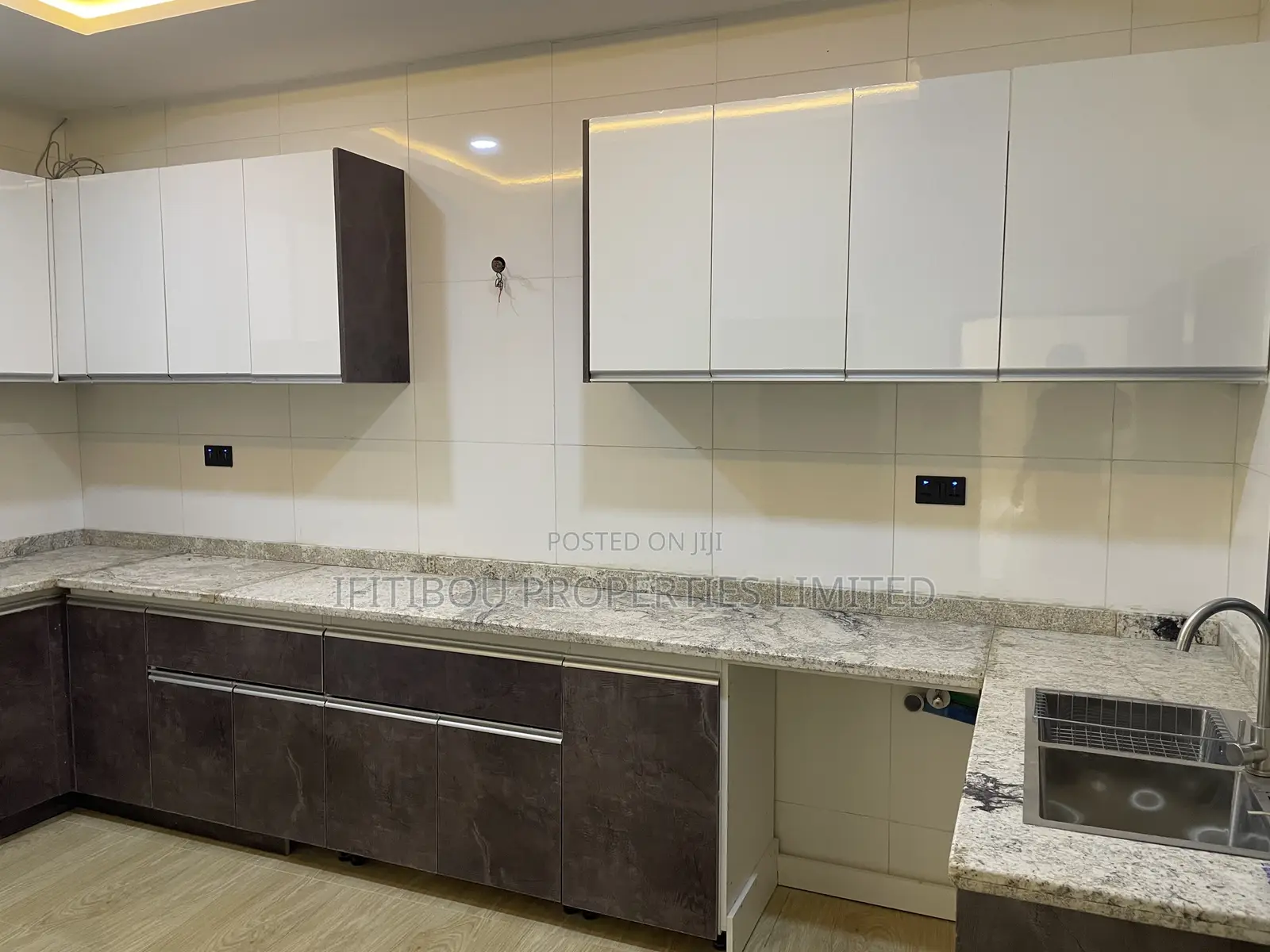 4bdrm Townhouse/Terrace in Din Estate, Guzape District for sale