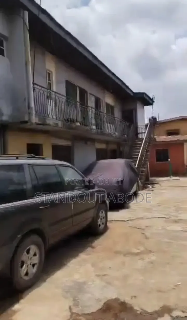 3bdrm Block of Flats in Good Location, Ikotun / Ikotun/Igando for sale