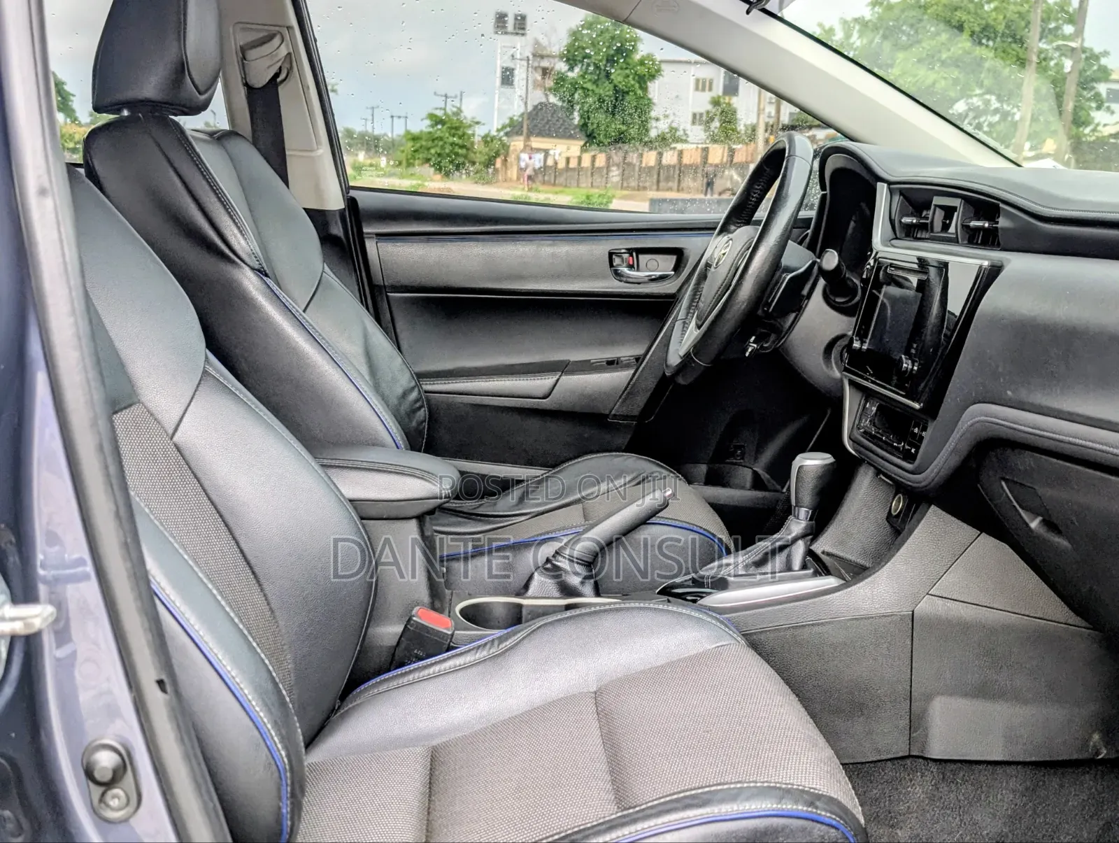 Toyota Corolla SE (1.8L 4cyl 2A) 2018 Gray