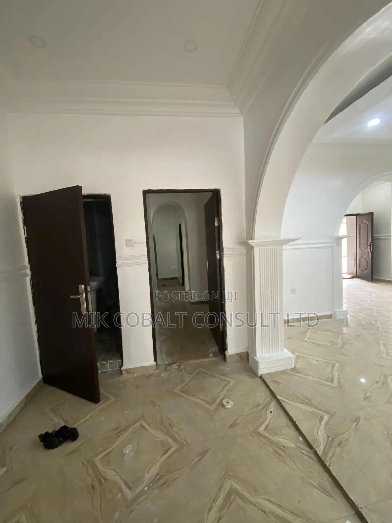3bdrm Block of Flats in 43 Crescent, Gwarinpa for rent
