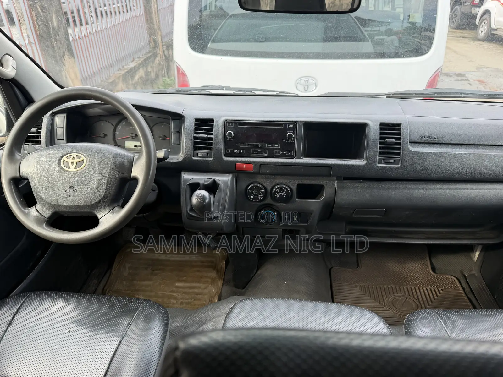 Toyota HiAce 2015 White