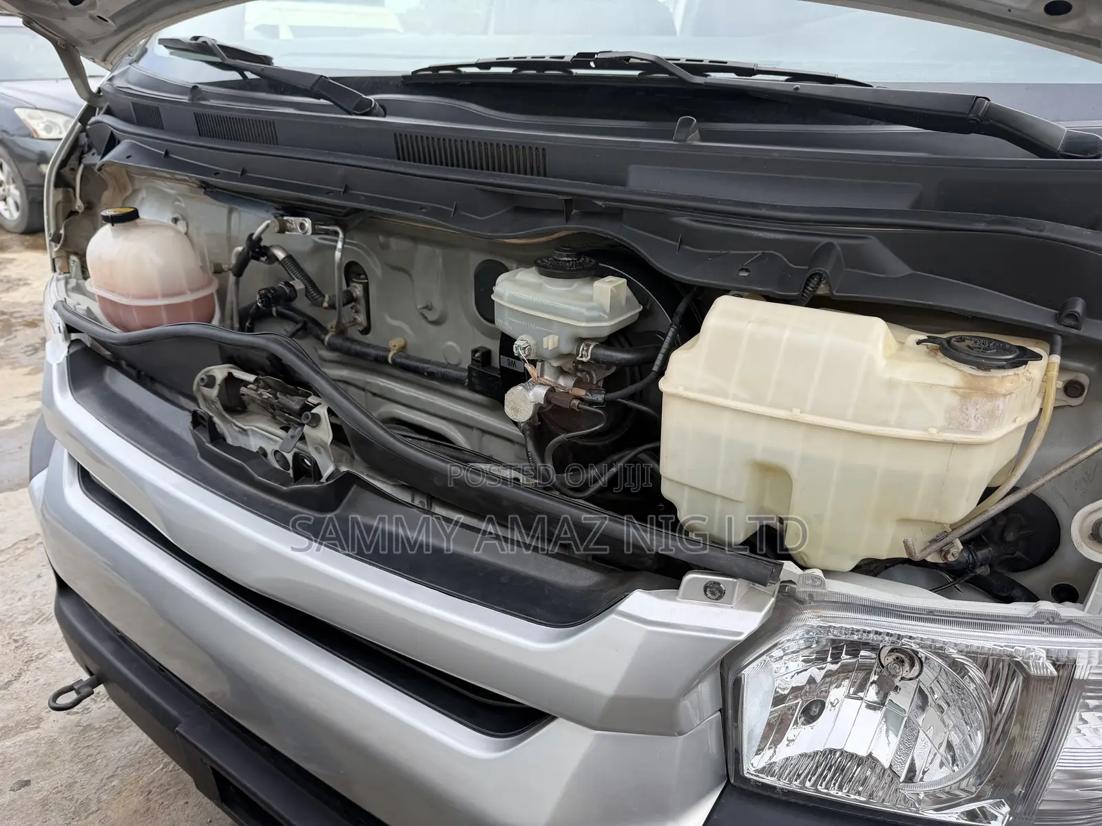 Toyota HiAce 2015 White