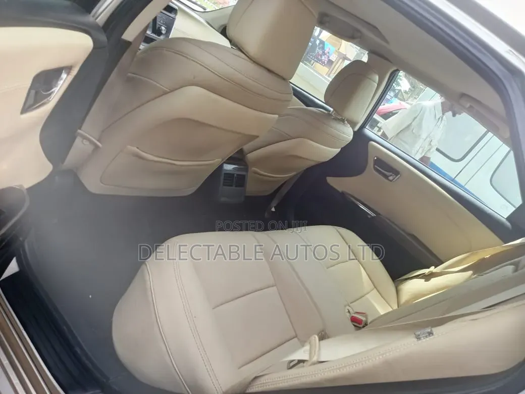 Toyota Avalon XLE Premium 4dr Sedan (3.5L 6cyl 6A) 2015 Gold