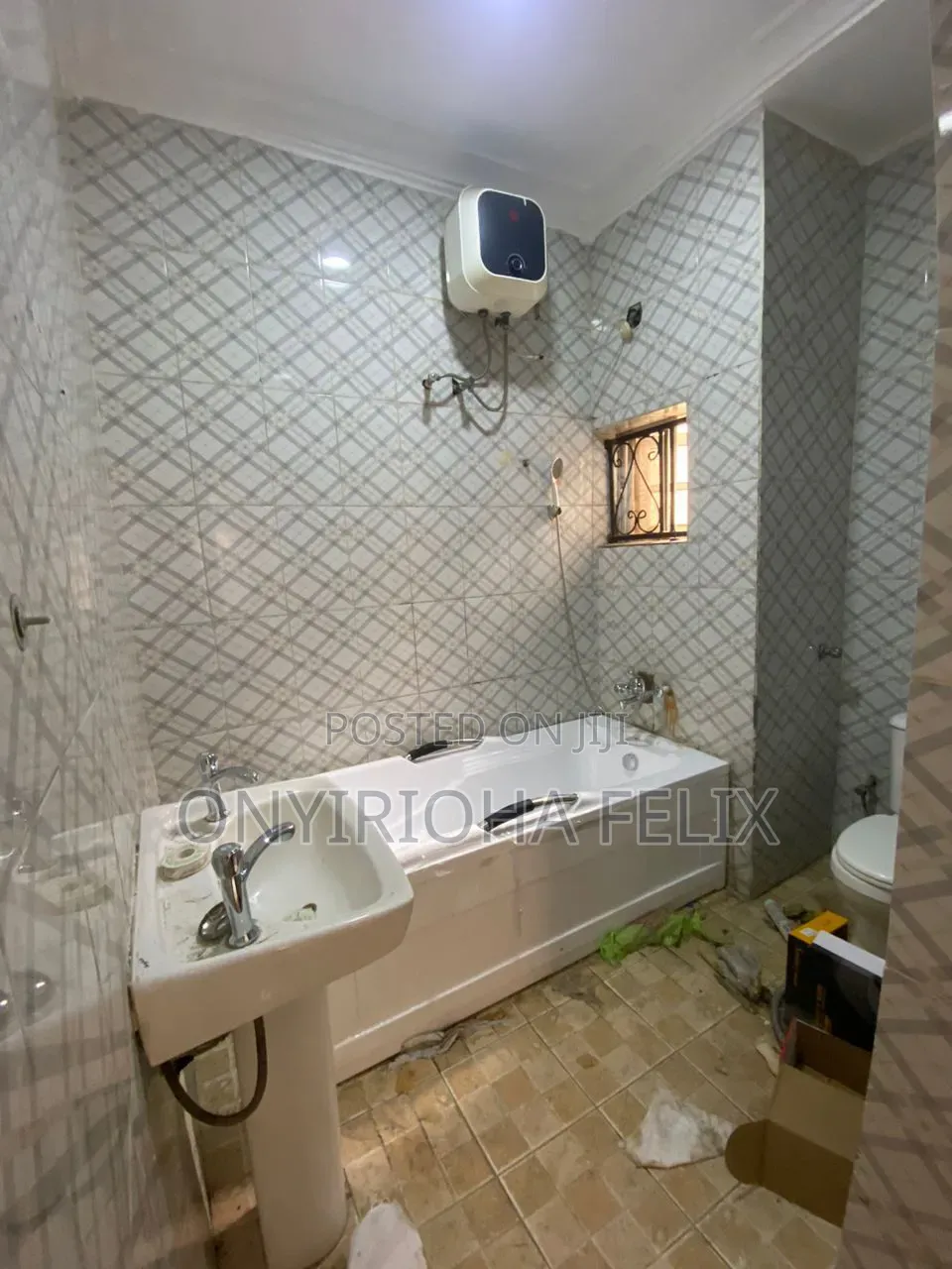 3bdrm Block of Flats in Gwarinpa 4Th Avenue, Bunkoro for rent