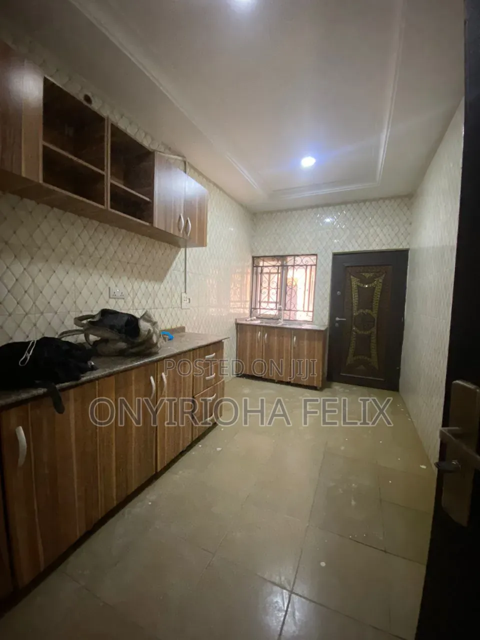 3bdrm Block of Flats in Gwarinpa 4Th Avenue, Bunkoro for rent