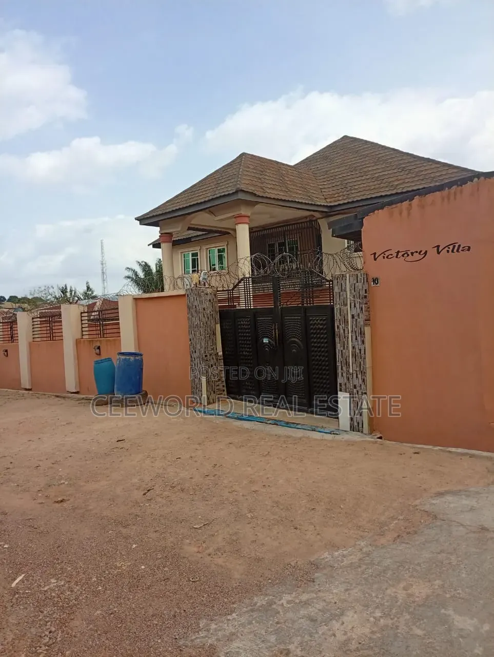 3bdrm Apartment in Isokan Estate Akobo for rent