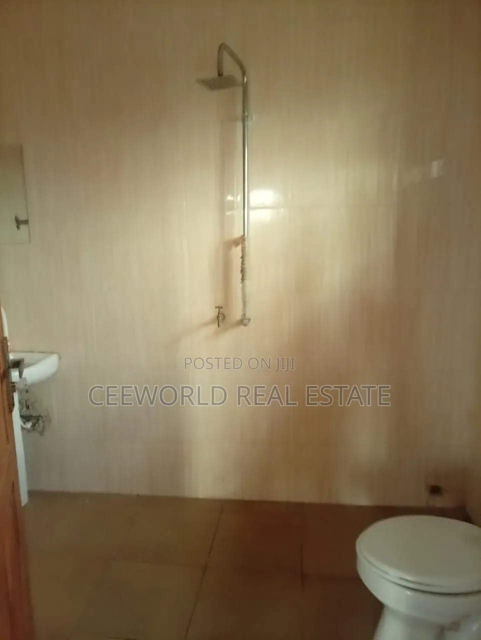 3bdrm Apartment in Isokan Estate Akobo for rent