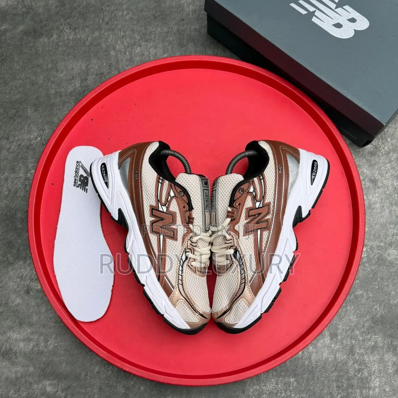 New Balance 740 Retro Sneakers