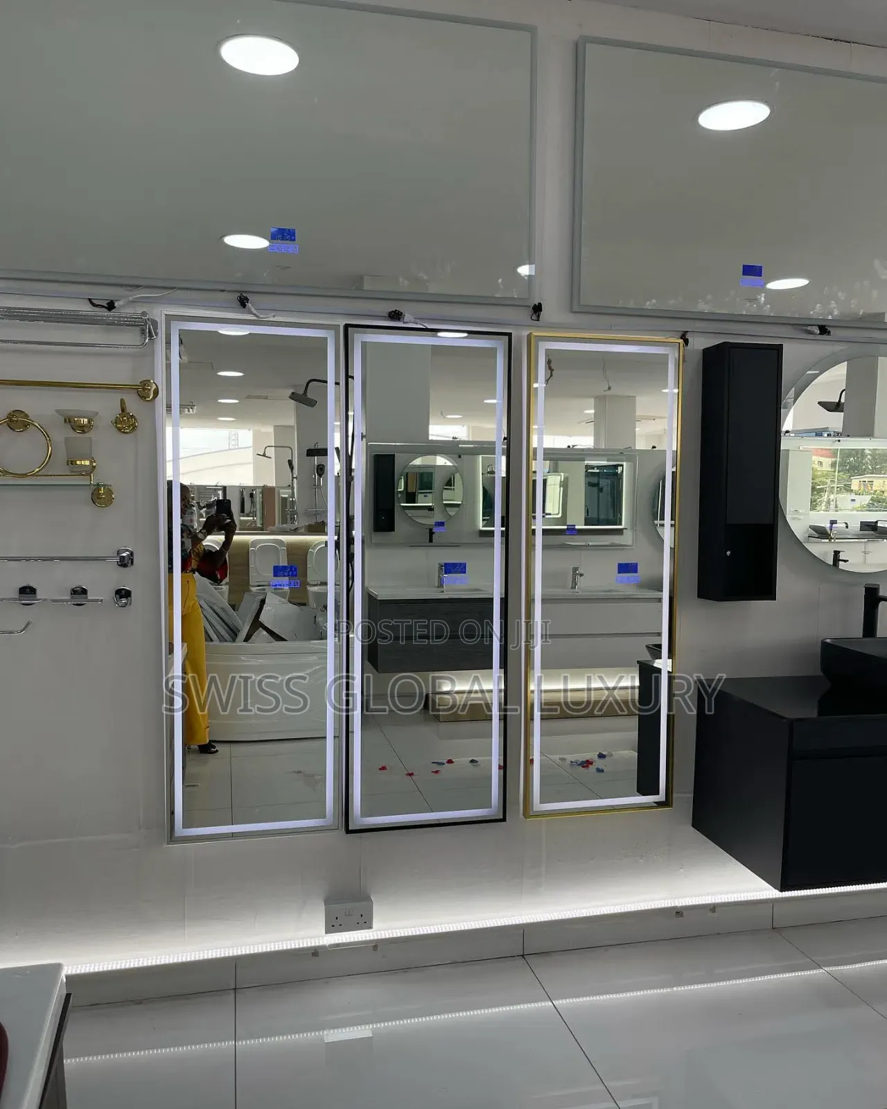 Executive High Quality Mirror Standard and Is Available in Many Colors