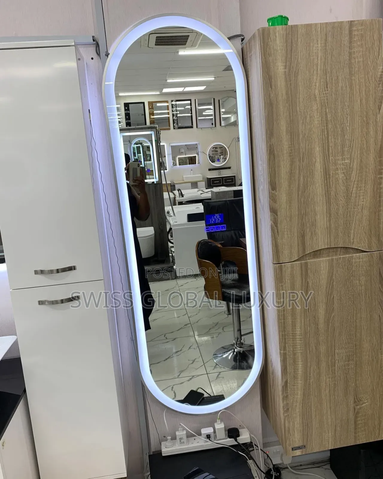 Executive High Quality Mirror Standard and Is Available in Many Colors