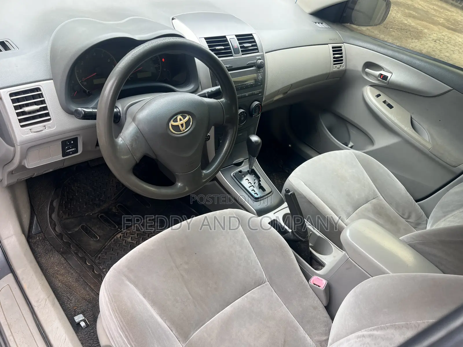 Toyota Corolla LE 4dr Sedan (1.8L 4 cyl 4A) 2009 Gray