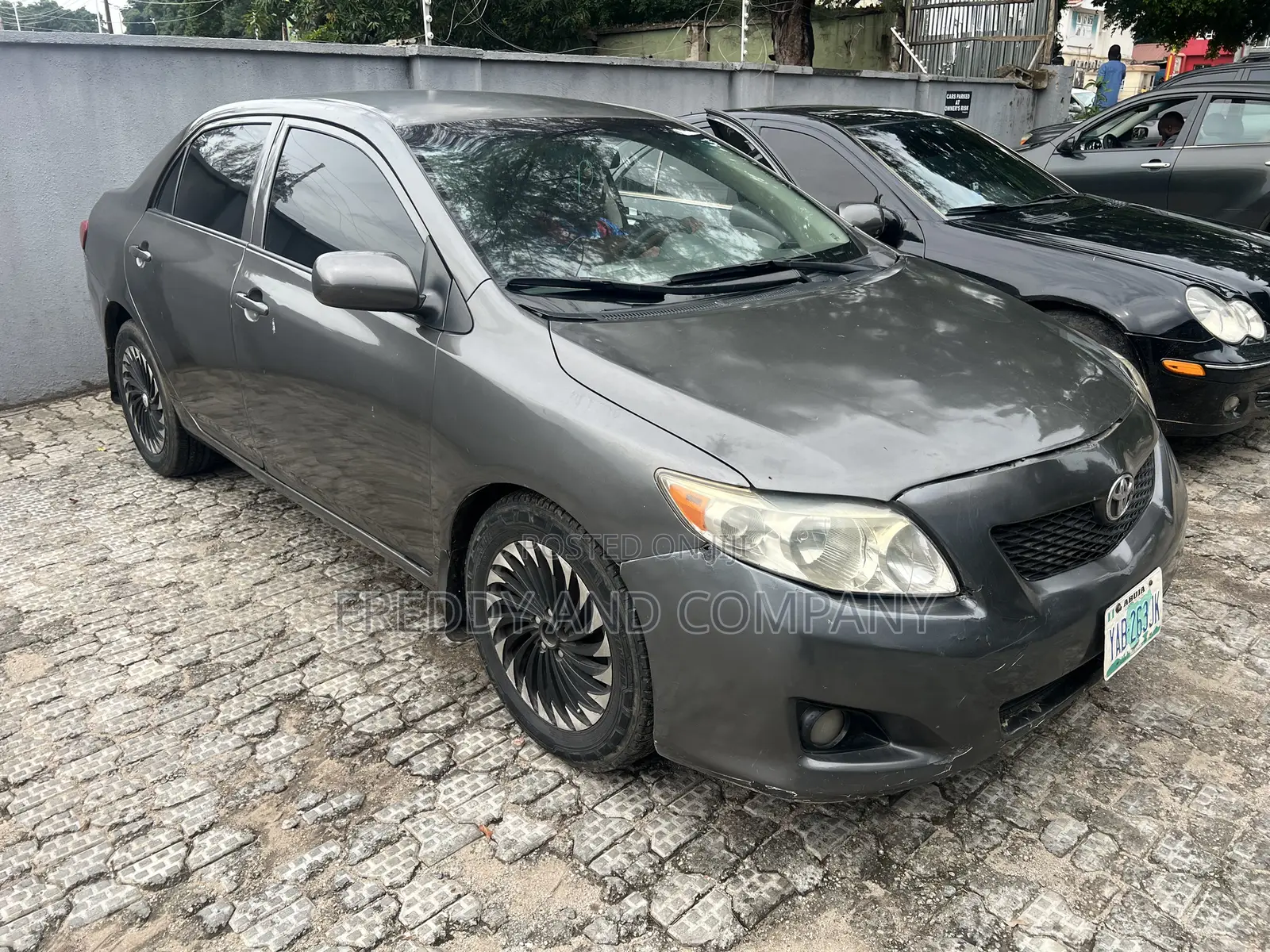 Toyota Corolla LE 4dr Sedan (1.8L 4 cyl 4A) 2009 Gray