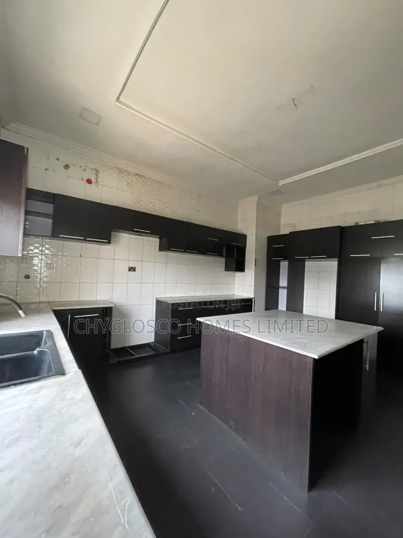 4bdrm Duplex in Rukpokwu for sale