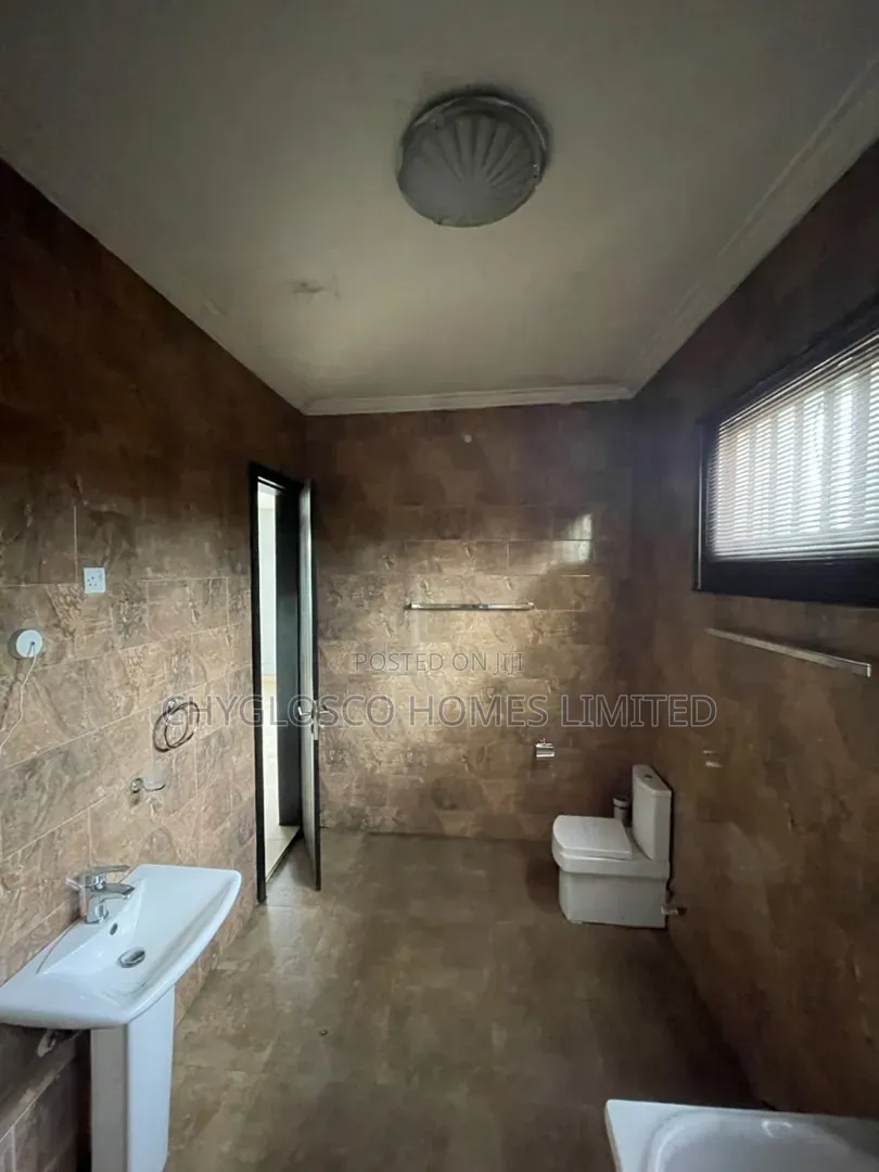 4bdrm Duplex in Rukpokwu for sale