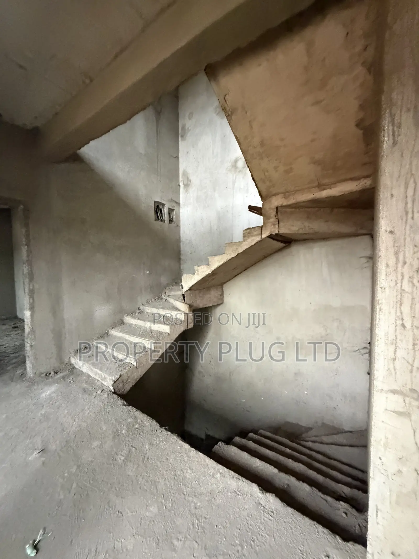 5bdrm Townhouse/Terrace in Idu for sale