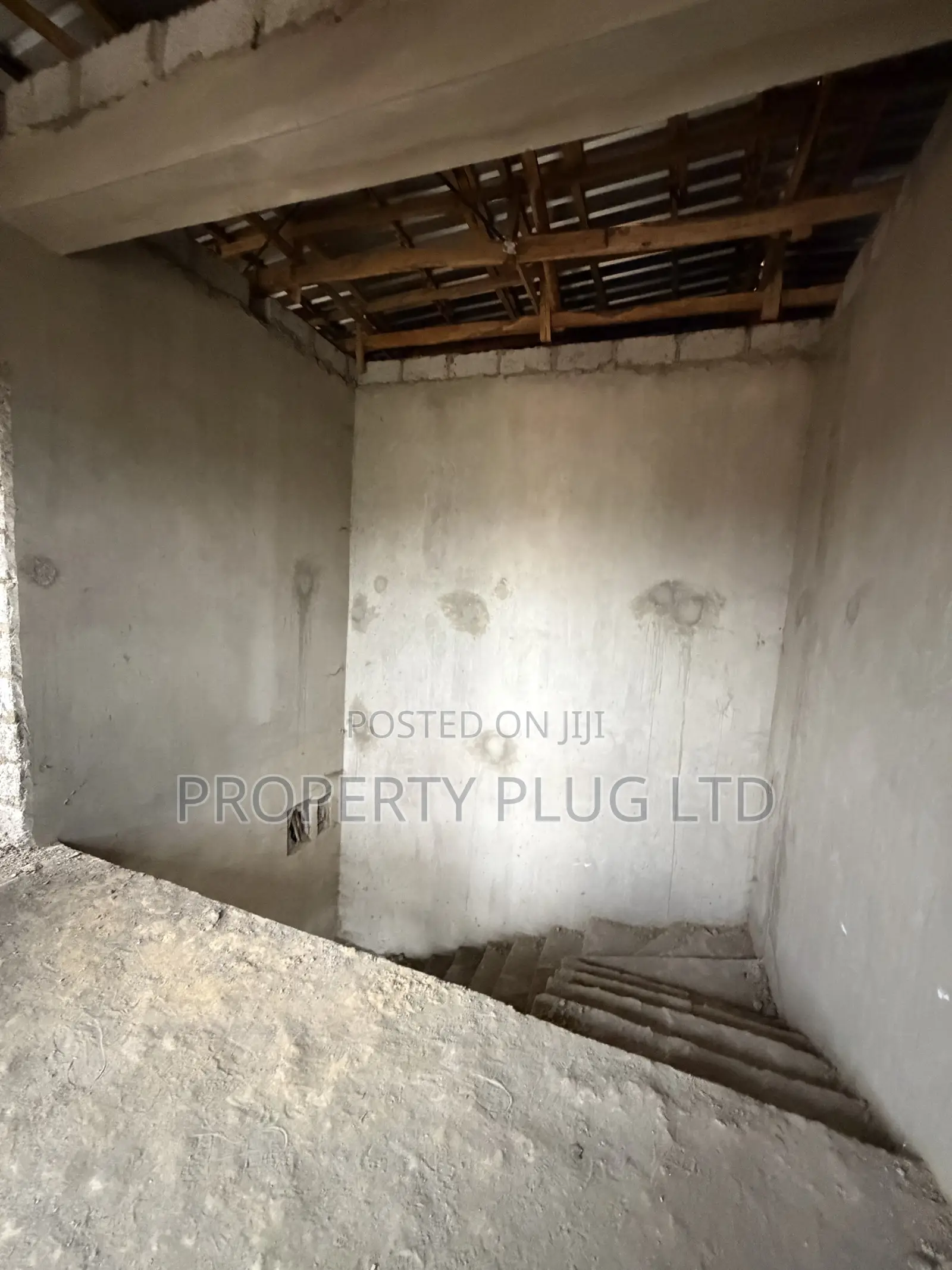 5bdrm Townhouse/Terrace in Idu for sale