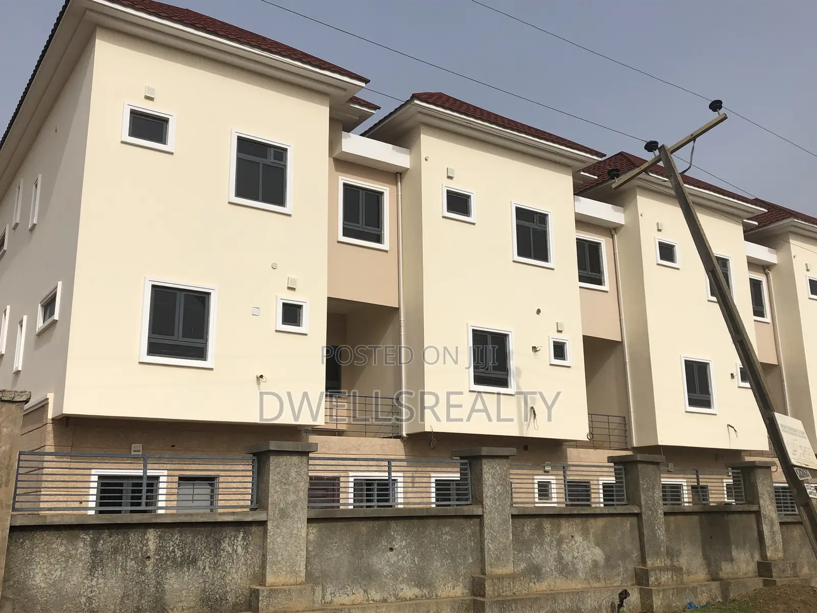 4bdrm Duplex in Peace Courts, Life Camp for sale