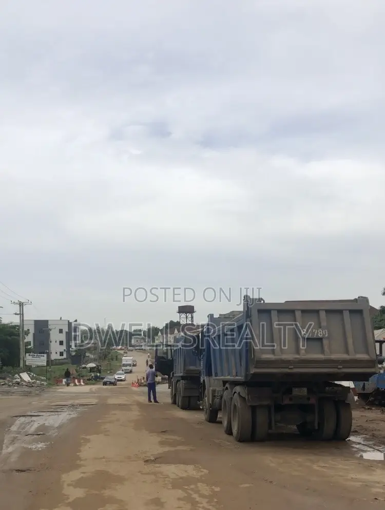4bdrm Duplex in Peace Courts, Life Camp for sale