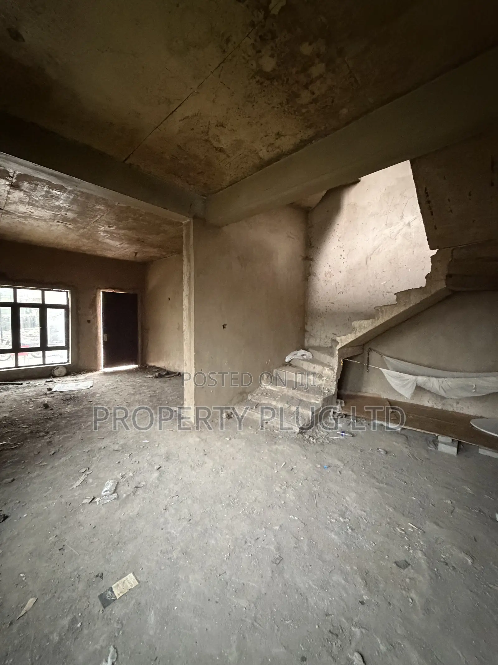 5bdrm Townhouse/Terrace in Idu for sale