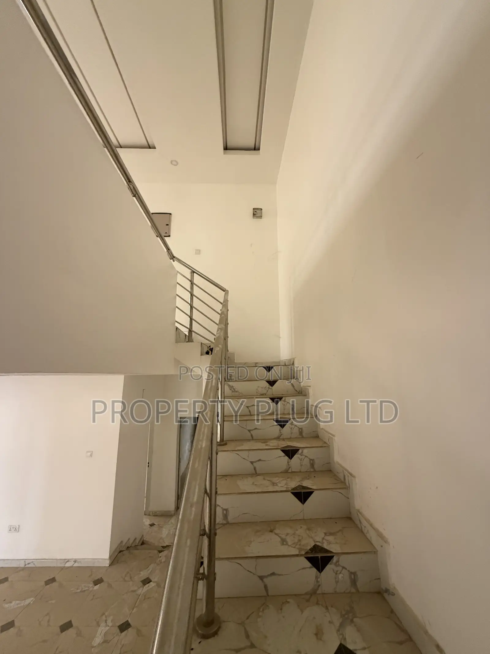 4bdrm Duplex in Idu for rent