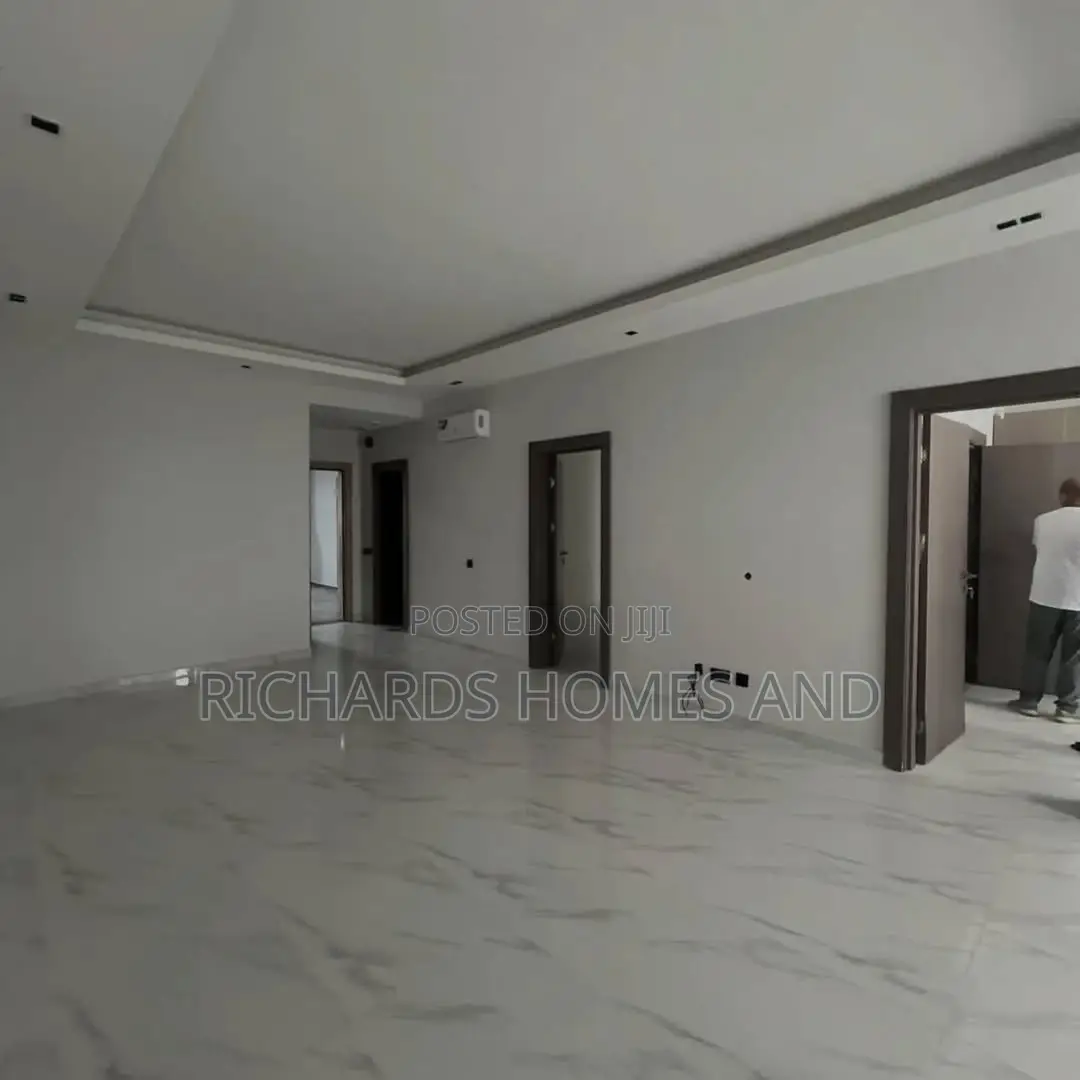 3bdrm Apartment in Kofo Abayomi for rent