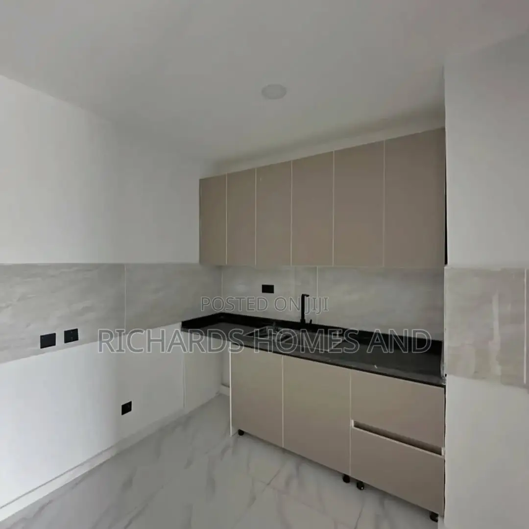 3bdrm Apartment in Kofo Abayomi for rent
