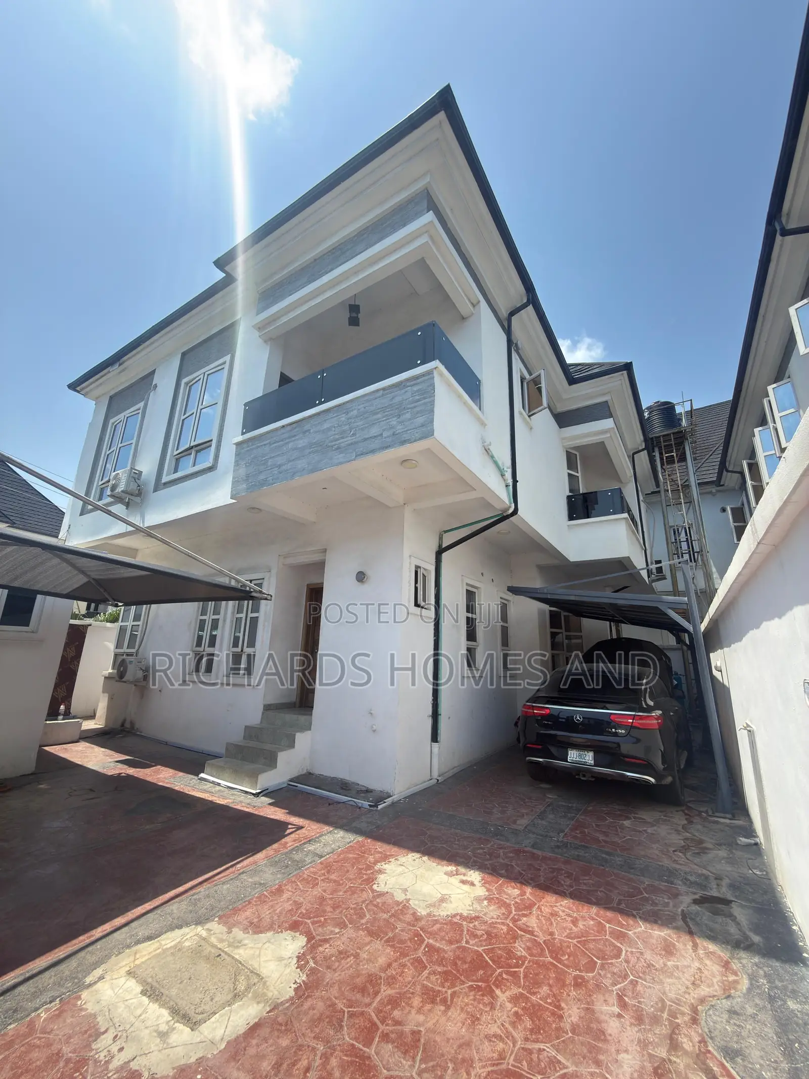 4bdrm Duplex in Chevron for sale