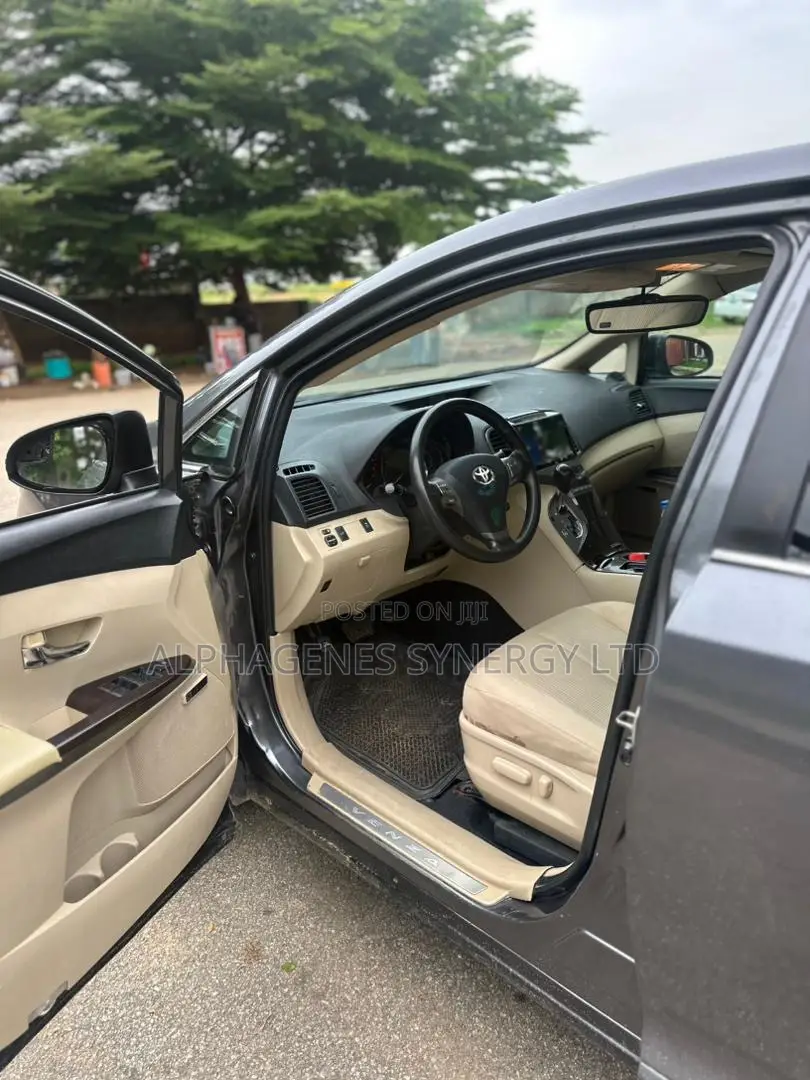 Toyota Venza V6 2011 Gray