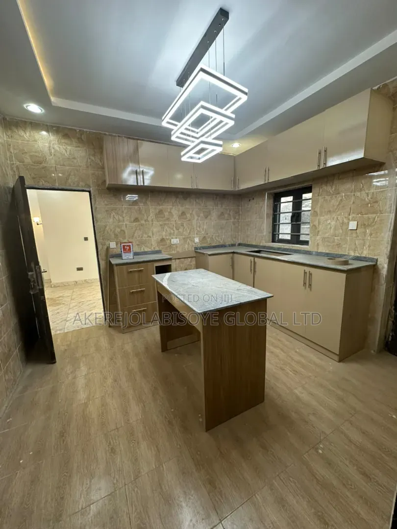 5bdrm Duplex in In An Estate, Life Camp for sale