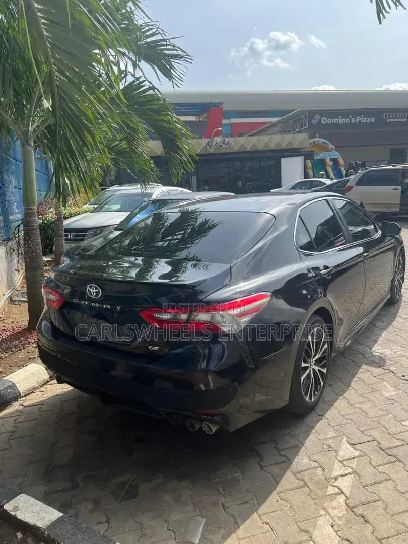 Toyota Camry SE FWD (2.5L 4cyl 8AM) 2018 Black