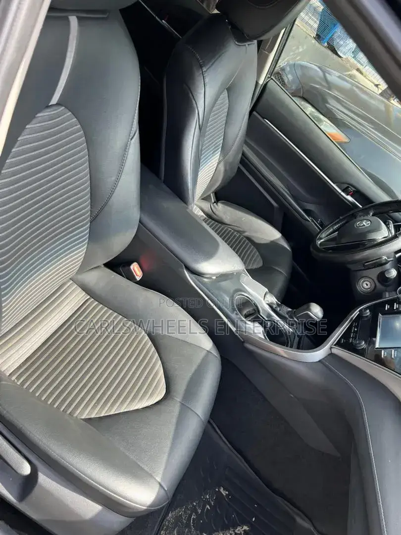 Toyota Camry SE FWD (2.5L 4cyl 8AM) 2018 Black