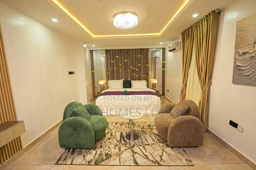 Executive Sanctuary: Ultra-Luxury 3-Bedroom Apartment in Old Gra.