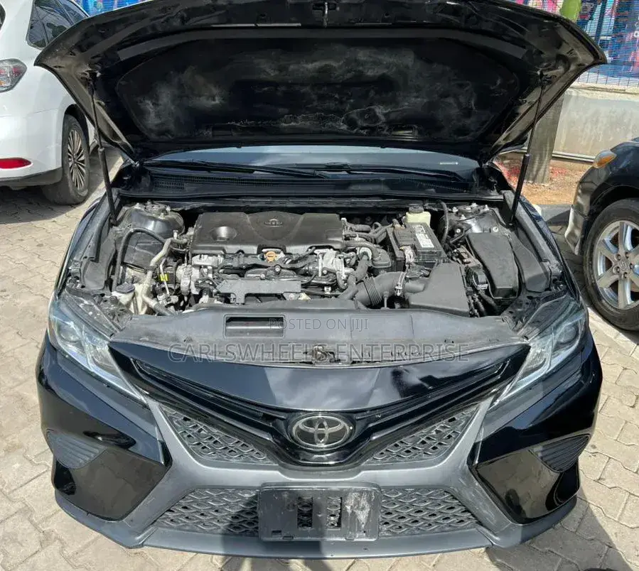 Toyota Camry SE FWD (2.5L 4cyl 8AM) 2018 Black