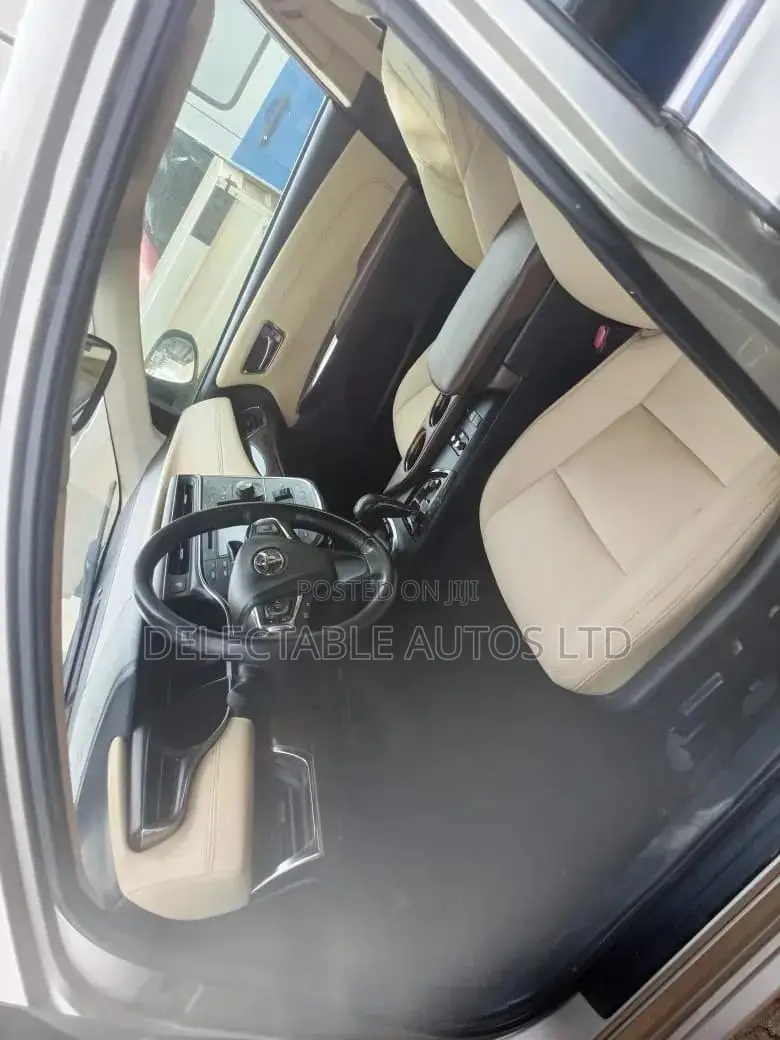Toyota Avalon XLE Premium 4dr Sedan (3.5L 6cyl 6A) 2015 Gold