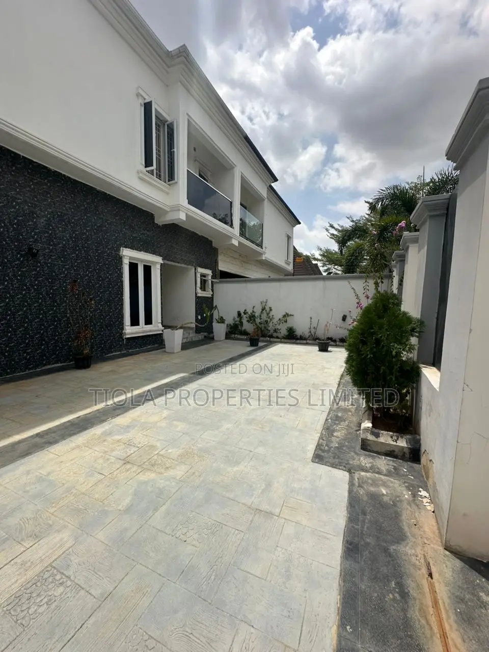 4bdrm Duplex in Lighthouse City, Sabon Lugbe for sale