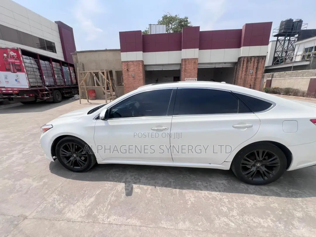Toyota Avalon 2018 White