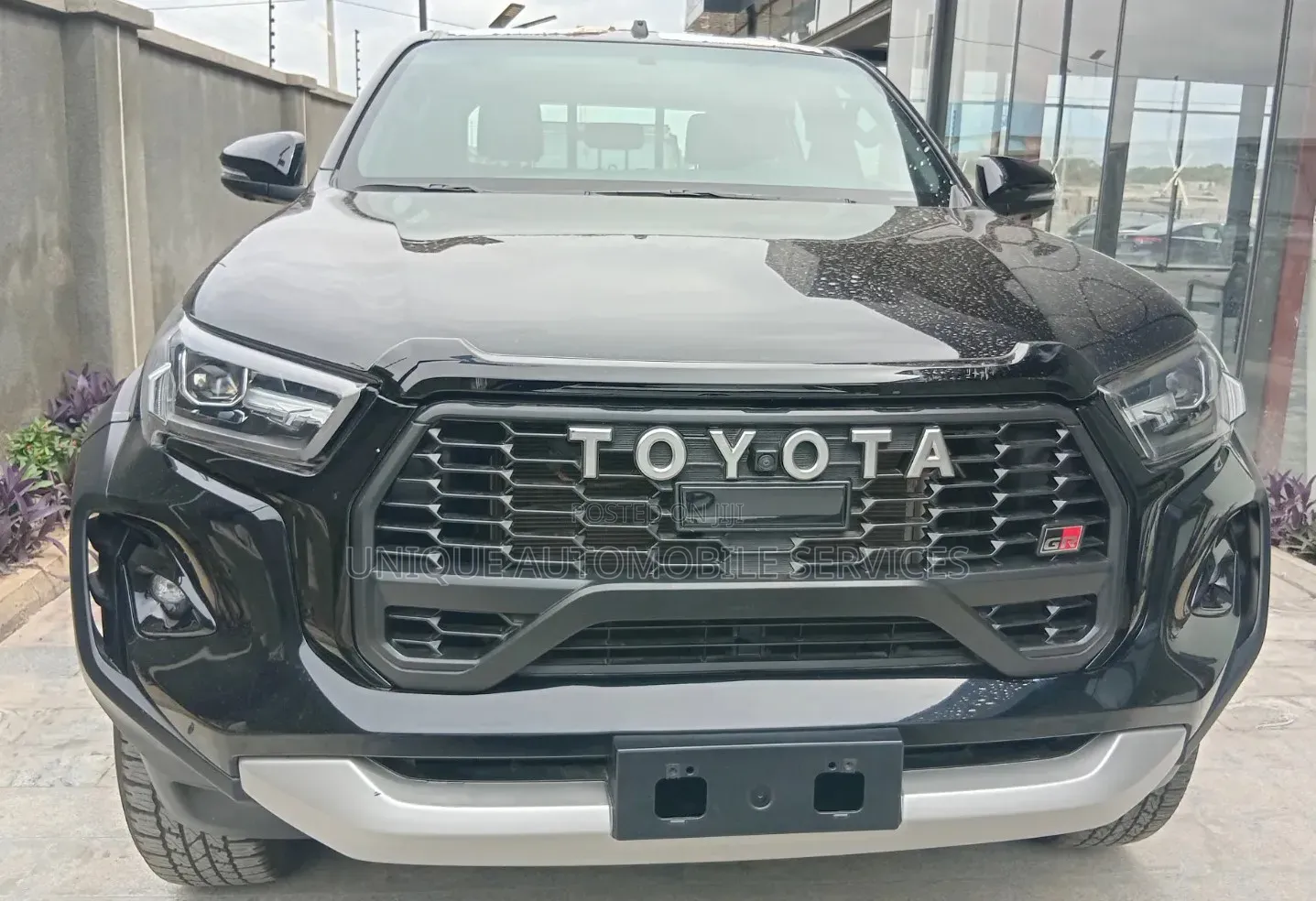 New Toyota Hilux 2025 Black
