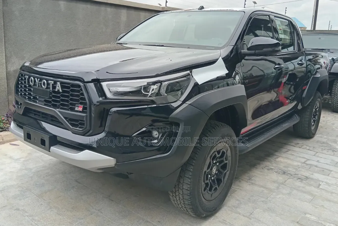 New Toyota Hilux 2025 Black