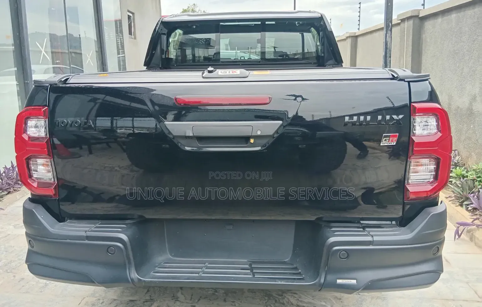 New Toyota Hilux 2025 Black