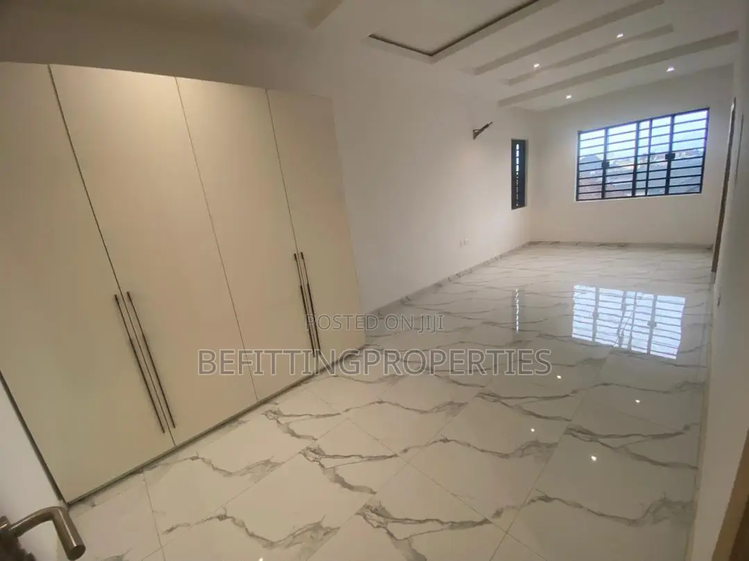 4bdrm Duplex in Ikeja for sale