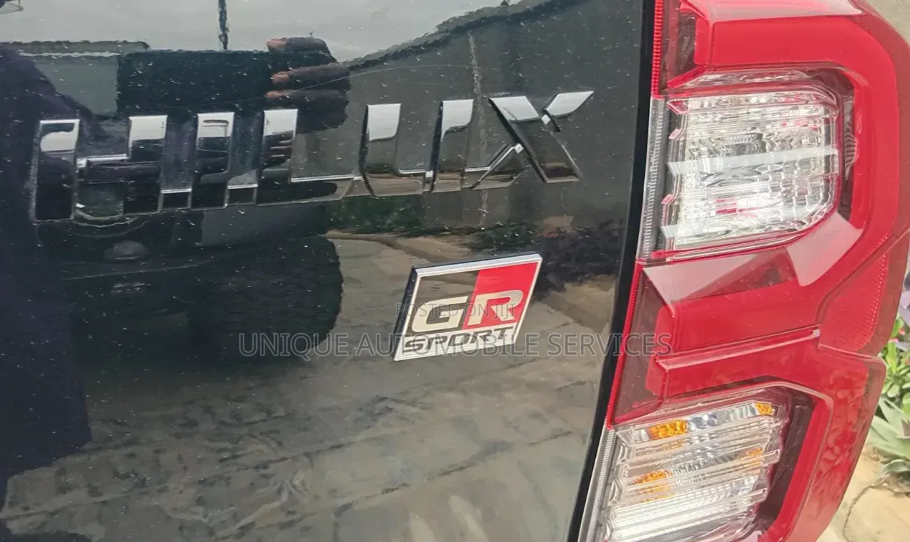 New Toyota Hilux 2025 Black