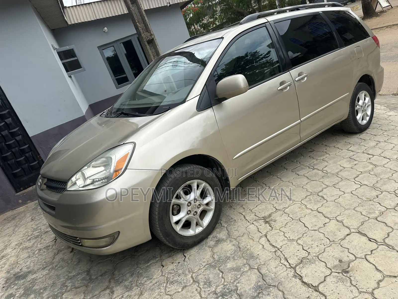 Toyota Sienna XLE 2005 Gold
